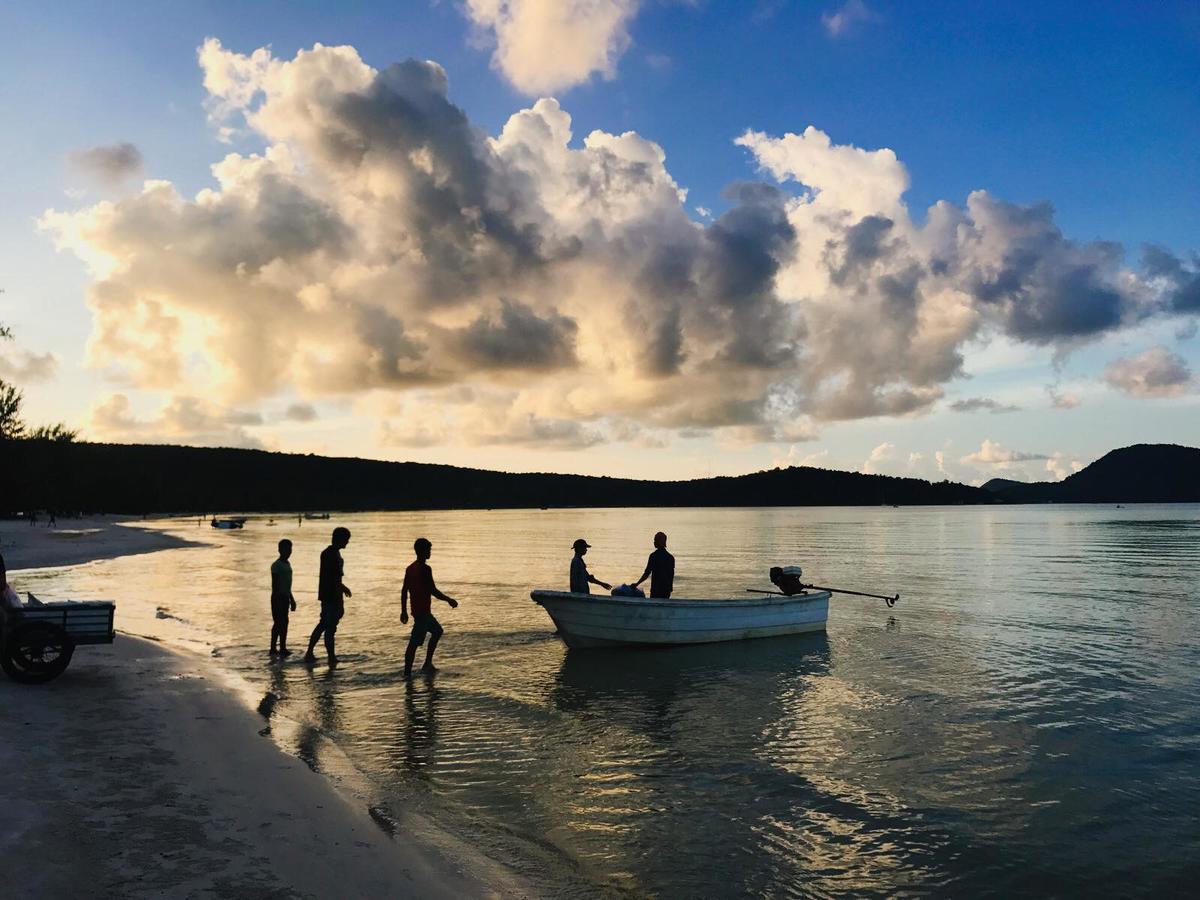 Sky Beach Resort Koh Rong Sanloem Exteriör bild